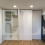 Распашной шкаф в стиле минимализм цвета Белый / Белый (6 дверей) Фото 3
