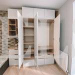 Распашной шкаф в стиле модерн цвета Дуб шамони светлый / Белый (4 двери) Фото 3