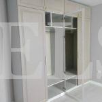 Распашной шкаф в классическом стиле цвета Белый / Гелиотроп (4 двери) Фото 4