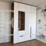 Распашной шкаф в стиле модерн цвета Дуб шамони темный / Белый глянец (3 двери) Фото 1