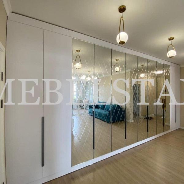 Зеркальный шкаф в стиле модерн цвета Белый / Белый, Серебро (12 дверей)
