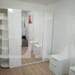 Зеркальный шкаф в стиле минимализм цвета Белый / Белый, Серебро (4 двери) Фото 3