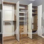 Зеркальный шкаф в стиле минимализм цвета Дикий дуб натуральный / Белый, Серебро (6 дверей) Фото 3