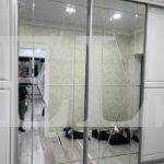 Зеркальный шкаф в классическом стиле цвета Белый / Белый, Серебро (4 двери) Фото 5