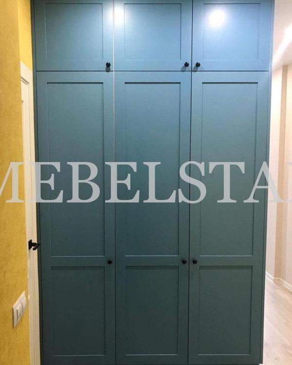 Шкаф с фасадами МДФ в пленке в стиле прованс цвета Белый / Аквамарин (3 двери)