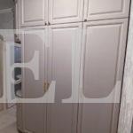 Шкаф с фасадами МДФ в пленке в классическом стиле цвета Перламутр / Панакота софт (4 двери) Фото 1