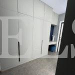 Шкаф с фасадами МДФ в пленке в стиле хай-тек цвета Белый / Белый (6 дверей) Фото 2