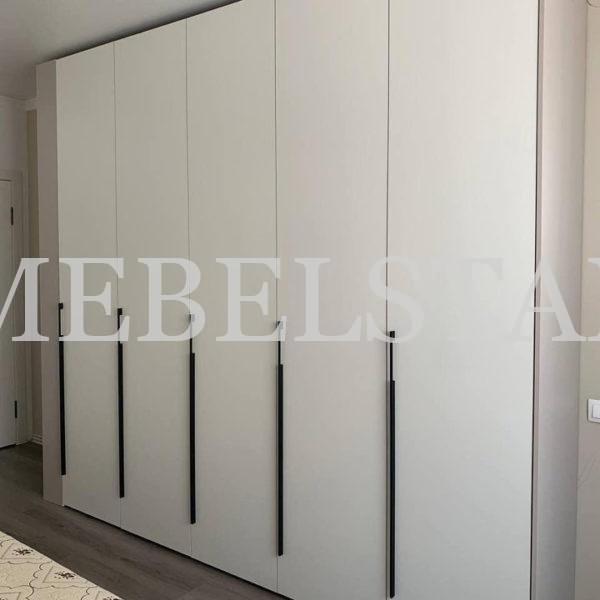 Распашной шкаф в стиле минимализм цвета Белый / Белый (5 дверей)