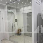 Зеркальный шкаф в стиле хай-тек цвета Белый / Серебро (4 двери) Фото 2