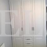Шкаф с фасадами МДФ в пленке в классическом стиле цвета Белый / Белый (3 двери) Фото 1