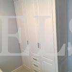 Шкаф с фасадами МДФ в пленке в классическом стиле цвета Белый / Белый (3 двери) Фото 2