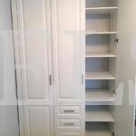 Шкаф с фасадами МДФ в пленке в классическом стиле цвета Белый / Белый (3 двери) Фото 5