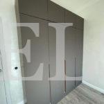 Шкаф с фасадами МДФ в пленке в стиле минимализм цвета Белый / Графит софт (4 двери) Фото 3