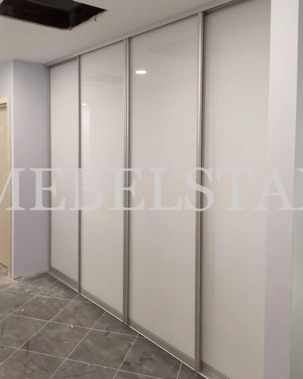 Стеклянный шкаф в стиле минимализм цвета Белый / Белый (4 двери)