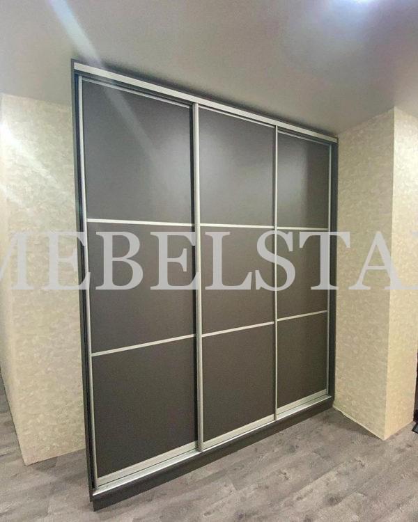 Шкаф с фасадами ЛДСП в стиле минимализм цвета Трюфель коричневый / Трюфель коричневый (3 двери)