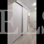 Шкаф с фасадами ЛДСП в стиле минимализм цвета Белый / Белый (2 двери) Фото 1