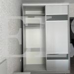 Шкаф с фасадами ЛДСП в стиле хай-тек цвета Светло-серый / Диамант серый, Светло-серый (2 двери) Фото 3