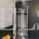 Шкаф с крашеными фасадами в стиле минимализм цвета Серый / Брезентово-серый (6 дверей) Фото 3
