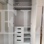 Шкаф с крашеными фасадами в стиле минимализм цвета Белый / Белый (4 двери) Фото 2