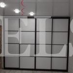 Шкаф с фасадами ЛДСП в стиле минимализм цвета Белый / Светло-серый (4 двери) Фото 1