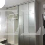 Стеклянный шкаф в стиле модерн цвета Белый / Серый (2 двери) Фото 3