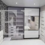 Стеклянный шкаф в стиле минимализм цвета Белый / Белый, Серебро (2 двери) Фото 3