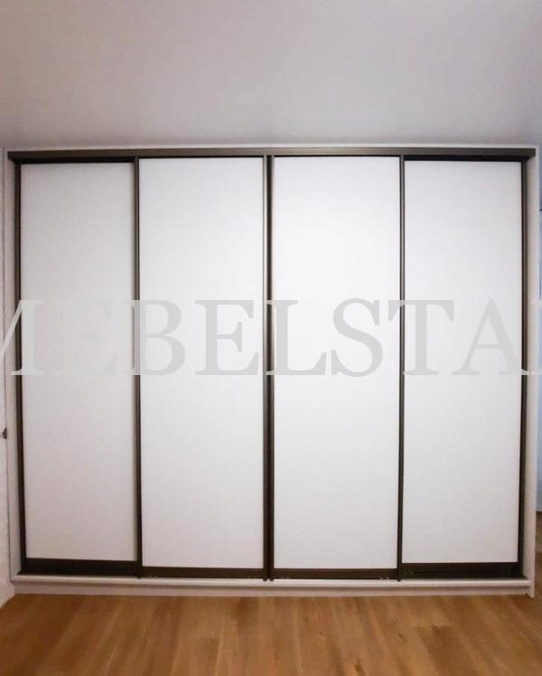 Шкаф с фасадами ЛДСП в стиле минимализм цвета Дуб млечный / Белый (4 двери)