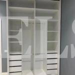 Шкаф с фасадами ЛДСП в стиле модерн цвета Белый / Белый (2 двери) Фото 4