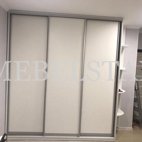 Шкаф с фасадами ЛДСП в стиле минимализм цвета Белый / Белый (3 двери)