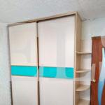 Шкаф с фасадами ЛДСП в стиле хай-тек цвета Перламутр / Бирюзовый, Перламутр (2 двери) Фото 2
