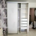 Шкаф с фасадами ЛДСП в стиле минимализм цвета Белый / Белый (2 двери) Фото 2