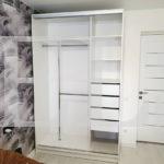 Шкаф с фасадами ЛДСП в стиле минимализм цвета Белый / Белый (2 двери) Фото 3