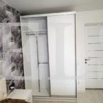 Шкаф с фасадами ЛДСП в стиле минимализм цвета Белый / Белый (2 двери) Фото 4