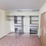 Стеклянный шкаф в стиле хай-тек цвета Бетон чикаго / Белый, Фиолетовый (4 двери) Фото 4