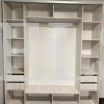 Стеклянный шкаф в стиле модерн цвета Дуб паллада / Серебро (3 двери) Фото 2
