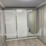 Стеклянный шкаф в стиле минимализм цвета Белый / Белый, Серебро (3 двери) Фото 1