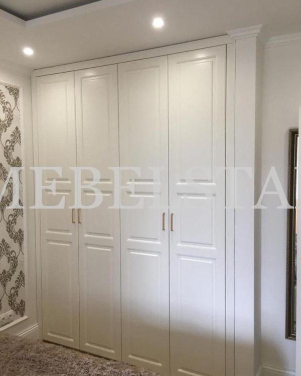 Встраиваемый шкаф в классическом стиле цвета Белый Премиум гладкий / Белый софт (4 двери)