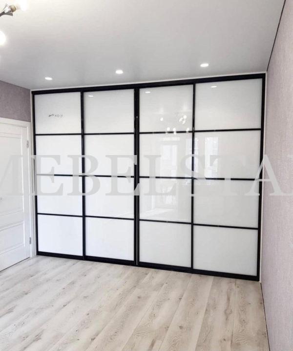 Стеклянный шкаф в стиле минимализм цвета Белый / Белый (4 двери)
