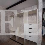 Стеклянный шкаф в стиле минимализм цвета Белый / Белый (3 двери) Фото 2