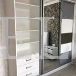 Стеклянный шкаф в стиле модерн цвета Белый / Белый, Серебро, Серый, Черный (3 двери) Фото 2