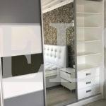 Стеклянный шкаф в стиле модерн цвета Белый / Белый, Серебро, Серый, Черный (3 двери) Фото 4