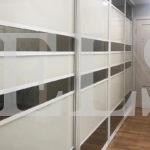 Стеклянный шкаф в стиле хай-тек цвета Белый / Белый, Графит (4 двери) Фото 1