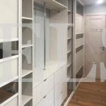 Стеклянный шкаф в стиле хай-тек цвета Белый / Белый, Графит (4 двери) Фото 4