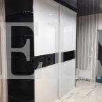 Стеклянный шкаф в стиле минимализм цвета Черный / Белый, Черный (2 двери) Фото 1