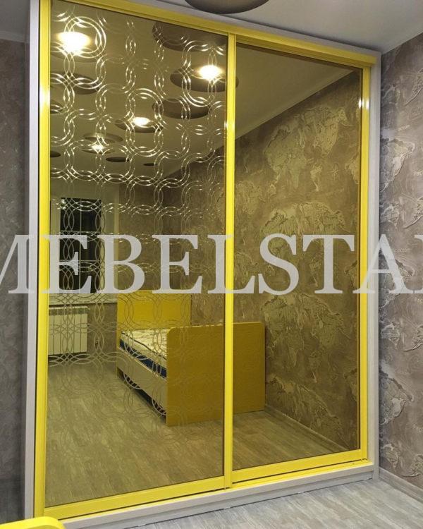 Стеклянный шкаф в стиле модерн цвета Ясень анкор светлый / Желтый ()