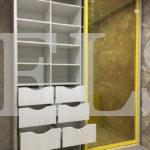 Стеклянный шкаф в стиле модерн цвета Ясень анкор светлый / Желтый () Фото 2