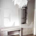 Шкаф со столом в стиле прованс цвета Светло-серый / Светло-серый (2 двери) Фото 2