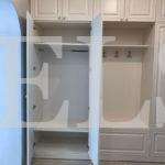 Шкаф в прихожую в стиле неоклассика цвета Белый / Белый (6 дверей) Фото 5