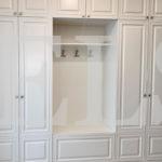 Шкаф в прихожую в стиле неоклассика цвета Белый / Белый (6 дверей) Фото 8