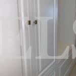 Шкаф в прихожую в стиле неоклассика цвета Белый / Белый (6 дверей) Фото 9